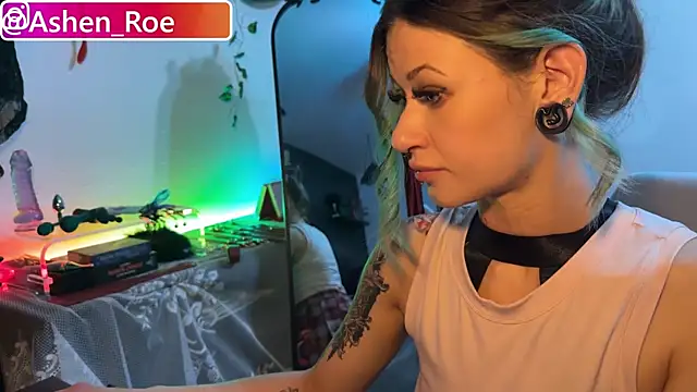 AshenRoe online show from April 21, 2026, 2:37 am