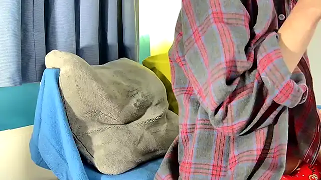Leila cam18 online show from May 12, 2026, 7:22 pm