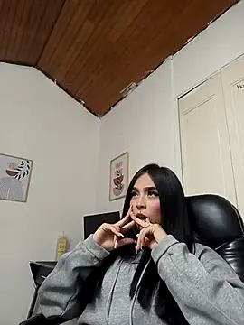 Snapshot of Irina_Fernandez chatting on November 14, 2025, 1:32 pm Irina Fernandez online show from November 14, 2025, 1:32 pm