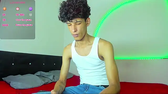 kaiborman00 online show from April 7, 2026, 2:56 am