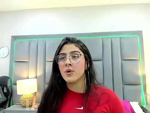 Snapshot of LuisaFranco chatting on November 30, 2025, 4:16 am LuisaFranco online show from November 30, 2025, 4:16 am