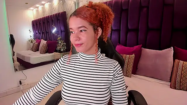 avrilwaynee online show from November 28, 2025, 11:57 am