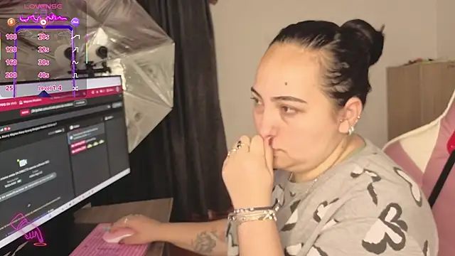 Jasmine 1526 online show from November 30, 2025, 12:53 pm