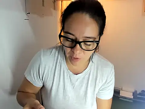 caroline 47 online show from December 5, 2025, 2:58 pm