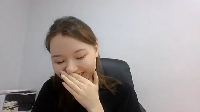 DeenaCaho online show from November 28, 2025, 7:11 am