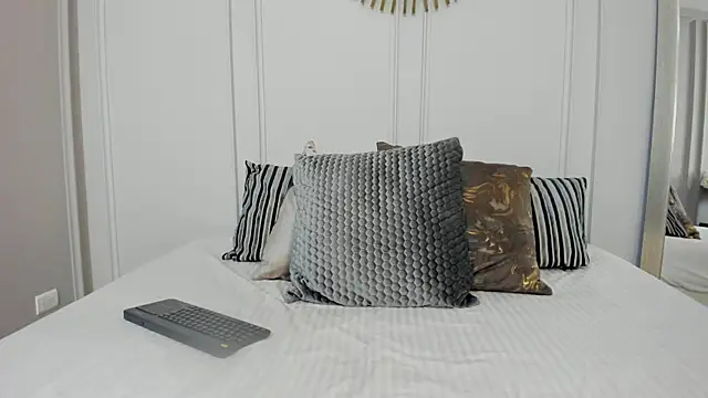 Mia-Kendall online show from November 29, 2025, 7:39 pm