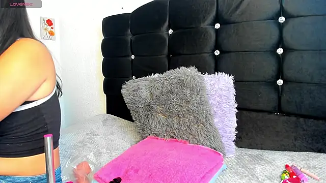 Dulce1 sofia01 online show from November 26, 2025, 2:51 pm