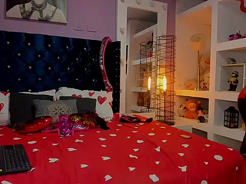 Zaira sofiaa online show from December 3, 2025, 1:57 am