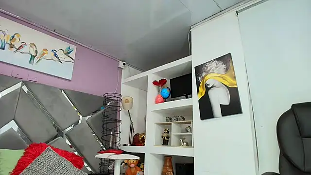 Zaira sofiaa online show from April 20, 2026, 2:25 am