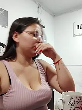 OliviaMartinez2 online show from November 26, 2025, 10:33 pm