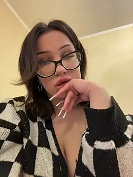 SqurtForYou online show from December 2, 2025, 9:14 am