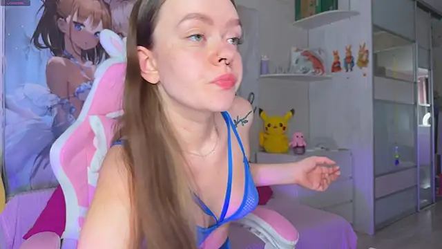 CheekySashaCharm online show from April 3, 2026, 6:22 am