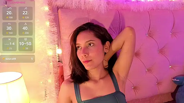 Darapresley777  online show from December 4, 2025, 3:54 pm