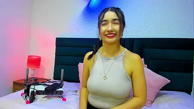 VictoriaRouge  online show from May 25, 2026, 8:15 pm