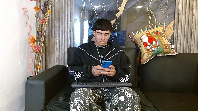 Tommy160920 online show from November 25, 2025, 2:28 pm