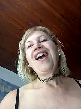 SexyMilf1211 online show from November 29, 2025, 4:32 pm