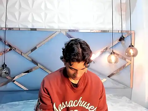 MattFiore online show from November 30, 2025, 11:58 am