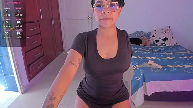 Tatiana-Jaaramillo online show from April 18, 2026, 3:27 pm