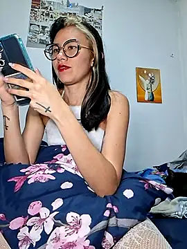 Hailee 520 online show from December 5, 2025, 8:38 pm