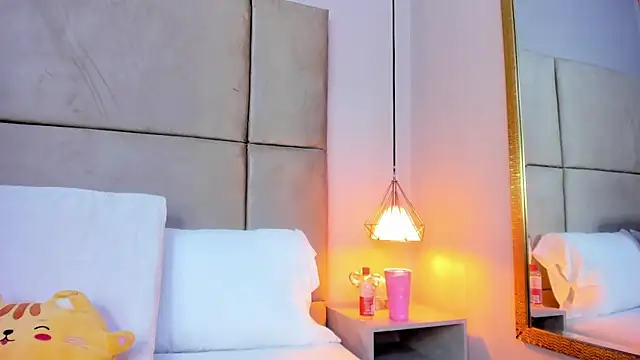 angelaG1 online show from April 23, 2026, 8:22 pm