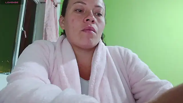 Snapshot of Rouse_hot_ chatting on June 6, 2026, 2:05 am Rouse hot online show from June 6, 2026, 2:05 am