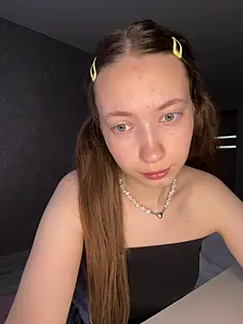 Holy Poly online show from April 24, 2026, 5:21 am