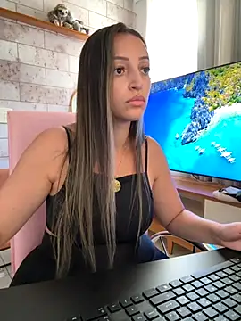 BelleRune online show from September 18, 2025, 1:24 pm