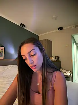 Snapshot of BelleRune chatting on July 25, 2026, 6:27 pm BelleRune online show from July 25, 2026, 6:27 pm