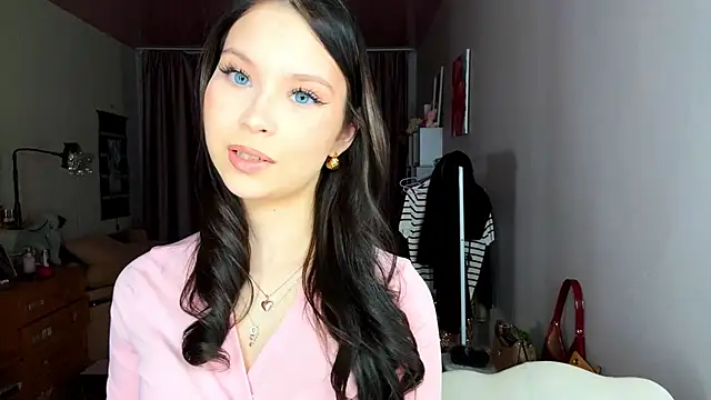 EmmaJonse online show from November 15, 2025, 11:51 am