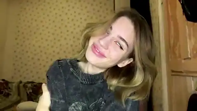 MelaineAytes online show from November 19, 2025, 11:10 am