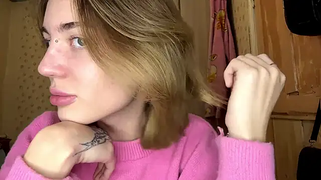 MelaineAytes online show from November 23, 2025, 10:04 am