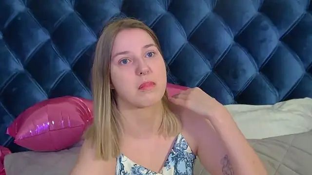 TinnaBurton online show from April 1, 2026, 4:04 pm