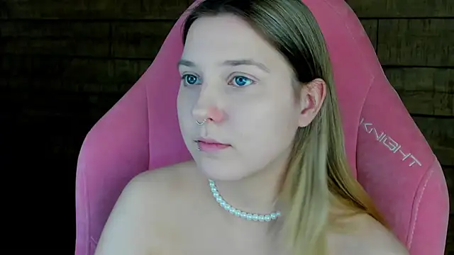 TinnaBurton online show from April 15, 2026, 7:58 pm