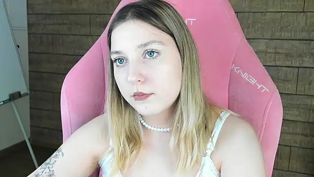 Snapshot of TinnaBurton chatting on June 11, 2026, 3:04 am TinnaBurton online show from June 11, 2026, 3:04 am