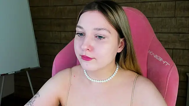 Snapshot of TinnaBurton chatting on June 14, 2026, 4:20 pm TinnaBurton online show from June 14, 2026, 4:20 pm