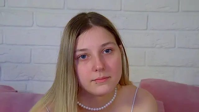 Snapshot of TinnaBurton chatting on July 1, 2026, 4:07 pm TinnaBurton online show from July 1, 2026, 4:07 pm