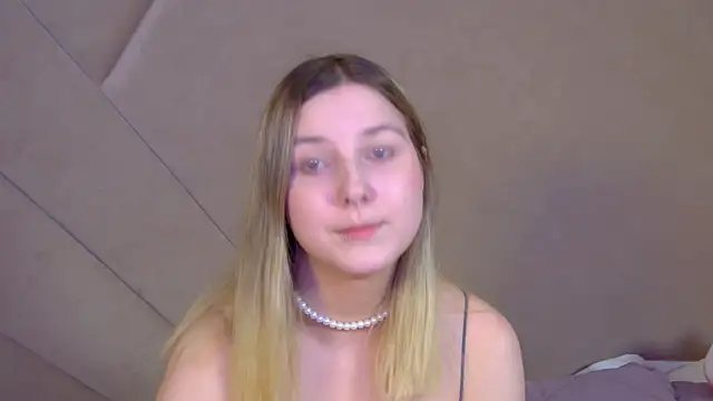 Snapshot of TinnaBurton chatting on July 8, 2026, 4:22 pm TinnaBurton online show from July 8, 2026, 4:22 pm