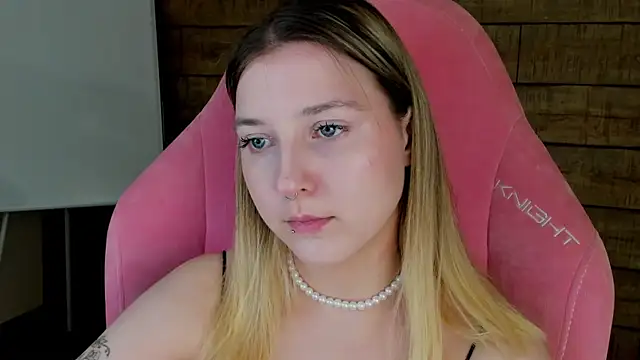 Snapshot of TinnaBurton chatting on July 10, 2026, 4:20 pm TinnaBurton online show from July 10, 2026, 4:20 pm