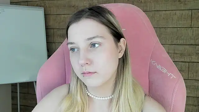 Snapshot of TinnaBurton chatting on July 15, 2026, 4:23 pm TinnaBurton online show from July 15, 2026, 4:23 pm