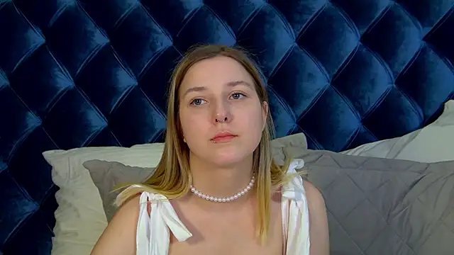 Snapshot of TinnaBurton chatting on July 18, 2026, 4:33 pm TinnaBurton online show from July 18, 2026, 4:33 pm