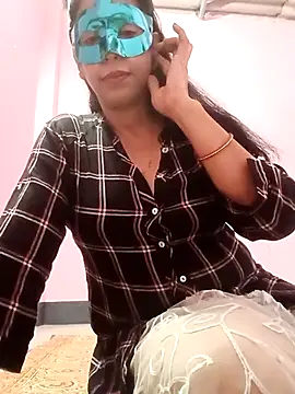 Nisha  19 online show from December 3, 2025, 3:43 pm