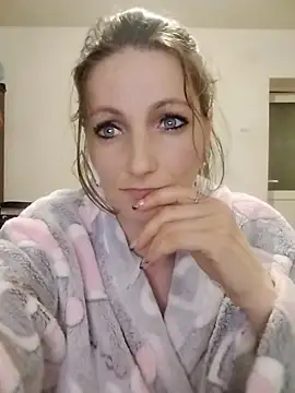 CrazyMaya39 online show from April 18, 2026, 9:48 pm