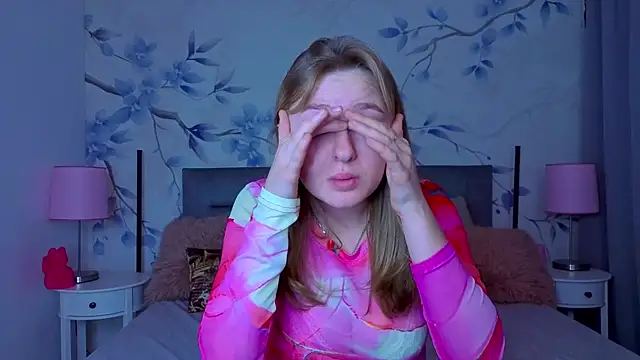 Sweetie kitty1 online show from November 17, 2025, 1:50 pm