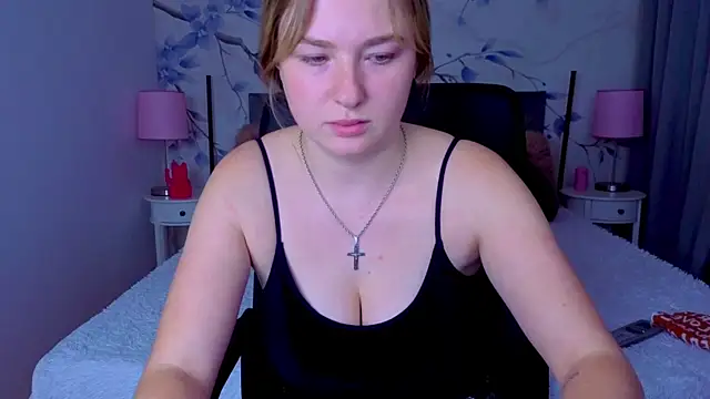 Sweetie kitty1 online show from November 18, 2025, 3:27 pm