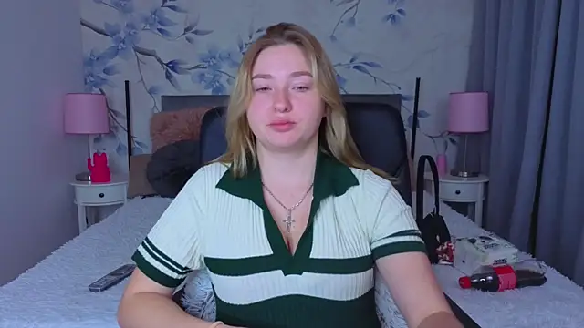 Sweetie kitty1 online show from November 29, 2025, 1:36 pm