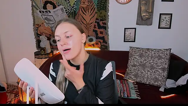 SandraLindsey online show from December 2, 2025, 9:47 am