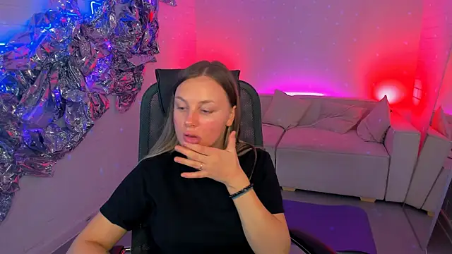 SandraLindsey online show from December 4, 2025, 2:04 pm