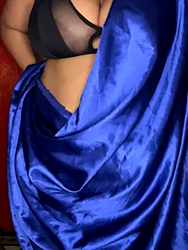 Monicaa    online show from November 25, 2025, 2:06 pm