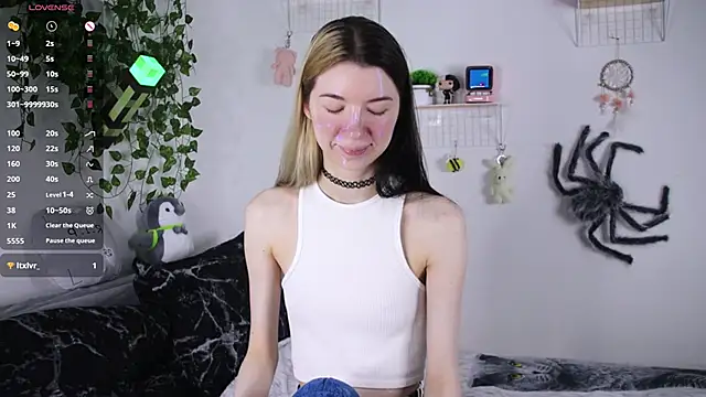 Snapshot of Emmie_shy chatting on November 22, 2025, 12:48 pm Emmie shy online show from November 22, 2025, 12:48 pm