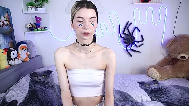Snapshot of Emmie_shy chatting on July 10, 2026, 12:41 pm Emmie shy online show from July 10, 2026, 12:41 pm